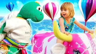 Explorando o novo parque infantil com a Bianca e a Dona Tartaruga de pelúcia!