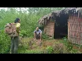 Download Lagu A kind girl came to give gifts and help an old man living alone in the forest repair his old house.