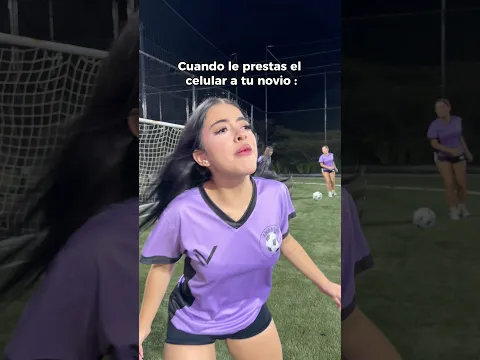 Cuando tu novio mira el celular #laurasofia #humor #comedia #contenido