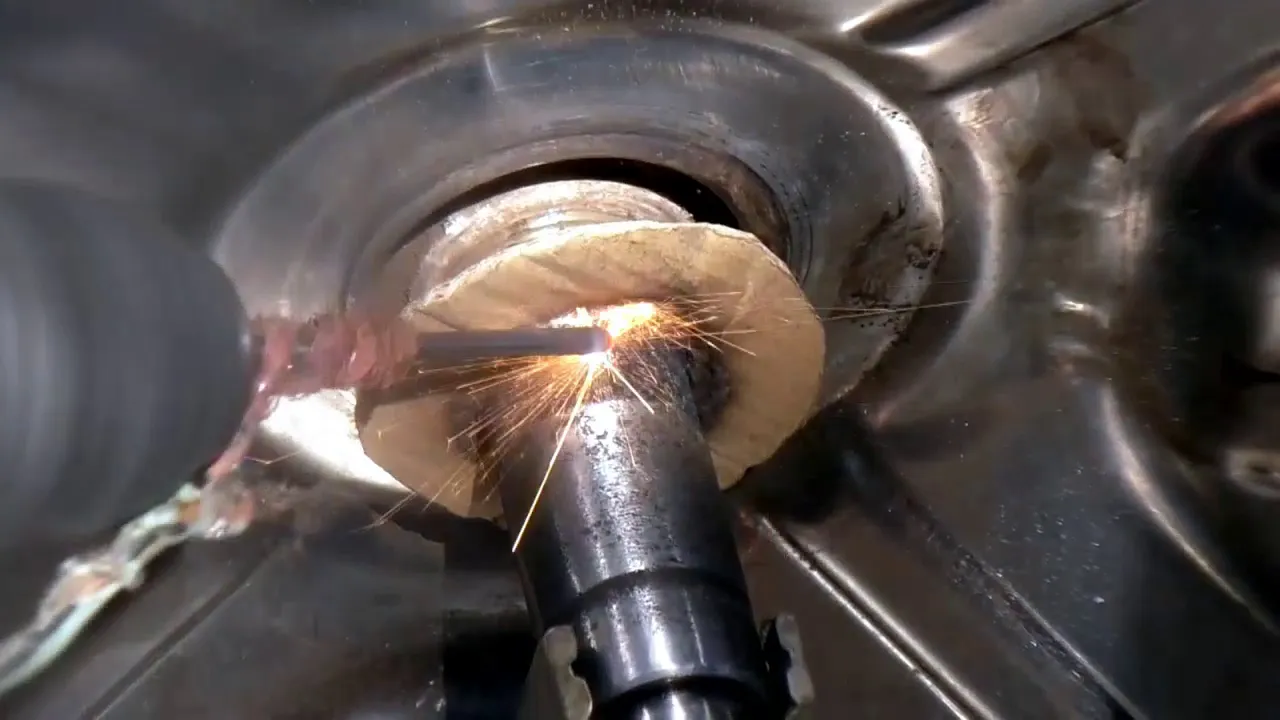 Наплавить подшипник припоем. Наплавка вала под подшипник. Приспособление для наплавки. Баббит подшипника турбины. Подшипник скольжения с баббитом.