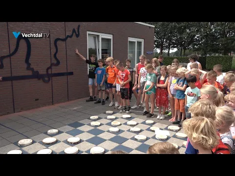 Onthulling kunstwerk bij CBS De Schakel in Beerzerveld