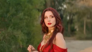 راقصة ذكية بتقدر انها تضحك على الملك وتتجوزه وتسيطر على مملكة الحرير كاملة 