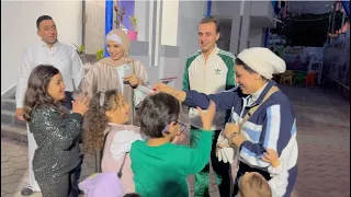 جلجل بتوزع العيدية علي العائلة 