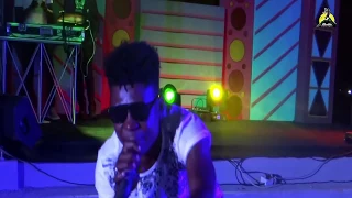 real p ajaba performs at the opening of brix lounge calabar