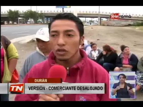 Desalojan a comerciantes de ropa