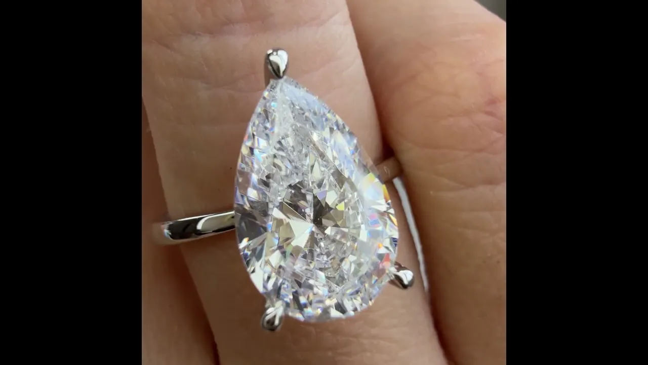 Elise丨3CT Pear Cut Lab Diamond Engagement Ring In 14K Gold