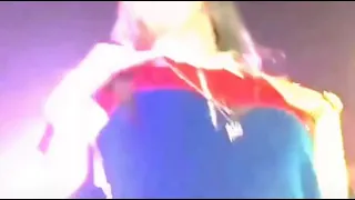 شاهد بيلي ايليش ترقص في حفلاتها 