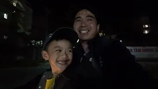 A Páo vac Na Tin đi chơi xe điện Đồng Văn