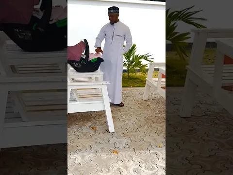RAY AKIFURAHIA NA BINTI YAKE ELSIE....