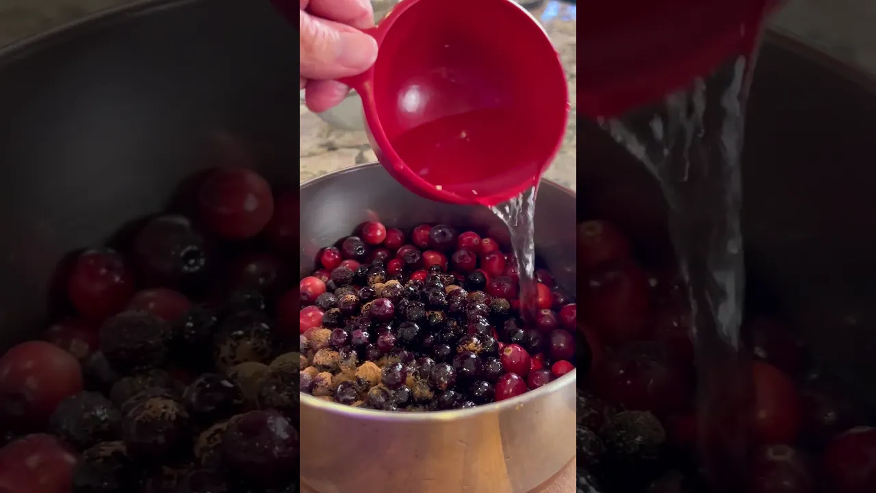 Make Easy Cranberry Sauce for Thanksgiving #recipe