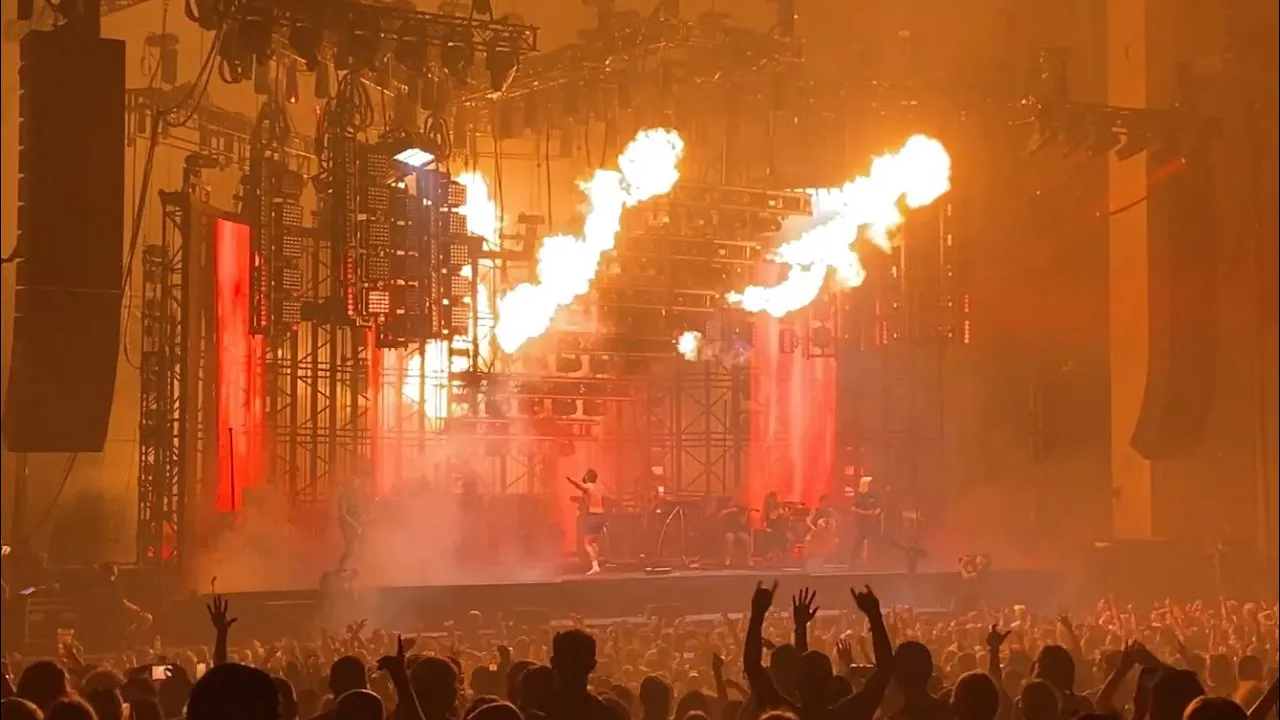 Post Malone - Over Now // rockstar (PNC Music Pavilion | Charlotte, NC | July 29th, 2023) Post Malone - Over Now // rockstar (PNC Music Pavilion | Charlotte, NC | July 29th, 2023)