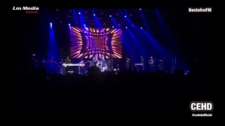tenis performance of her new single marry at the 02 arena with a fan proposing to his girlfriend