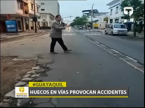 Huecos en vías provocan accidentes