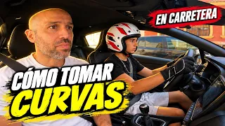 ¿Cómo un PILOTO con 16 años? 🏁 | Cómo tomar curvas en carretera