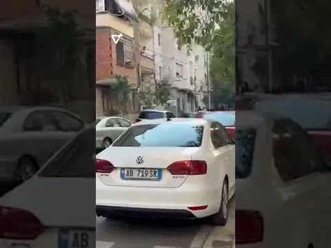 Përplasje në çdo rrugicë, protestuesit ikin me vrap, policia i ndjek nga pas
