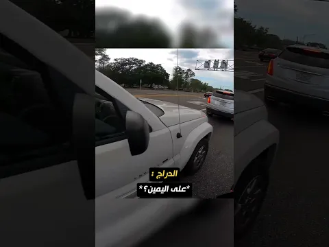 دراج يتدخل لمساعدة سائقة تواجه عطلًا في سيارتها! 👏