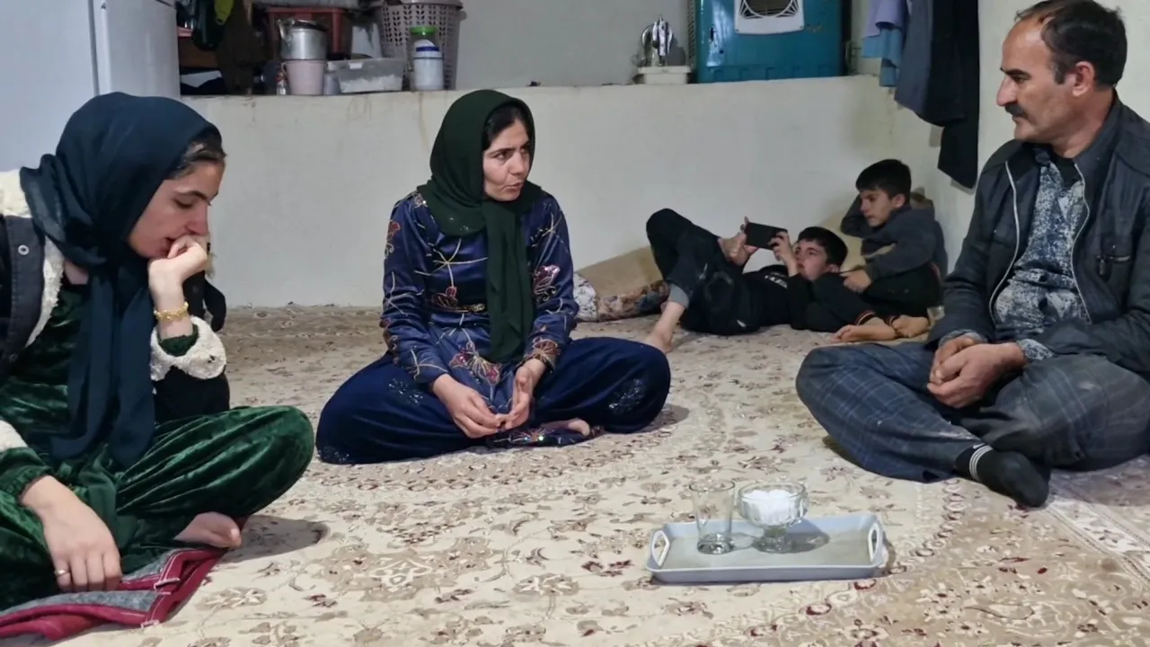 Alipour had come to take away Zainab and Esmat: a heavy confession, and Alipour was defeated.