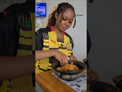 Trying Ghanaian fufu and light soup 🇬🇭. delicious 😋