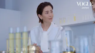 宮沢りえ、クレ・ド・ポー ボーテの研究所を巡る。妥協なきクラフトマンシップ、その裏側。 | VOGUE JAPAN & CLÉ DE PEAU BEAUTÉ