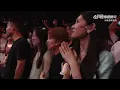 《紅日》大合唱現場 李克勤遞話筒給楊丞琳