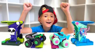 Father Son ULTIMATE MONSTER TRUCK BATTLE / Monster Jam BLDR