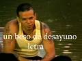 un beso de desayuno letra oficial