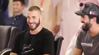 فرحة بنزيما بترديد الجماهير البحرينية   نحن نحبك بنزيما   دندنها