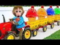 Download Lagu Bebé Mono BonBon limpia la casa y bebe leche dulce y colorida con el patito - MONO BONBON ESP