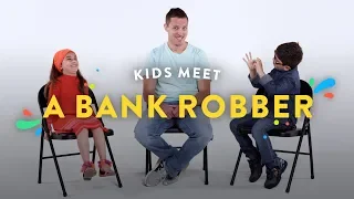 Download Kids Meet a Bank Robber | Kids Meet | HiHo Kids MP3