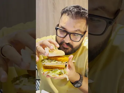 Ye Hai Best Burger? 🍔  #shorts #ytshorts #burger