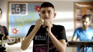 طالب يغني لمعلمته الجميلة اغاني عبري رائعة מורה יפה 