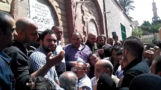 الدعاء على قبر دكتور أحمد خالد توفيق 