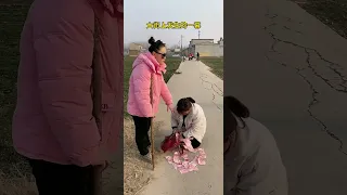 A Scene Found On The Street Gave Her Thumbs Up Funnyshorts Funnyvideo Funny Funnymoments 