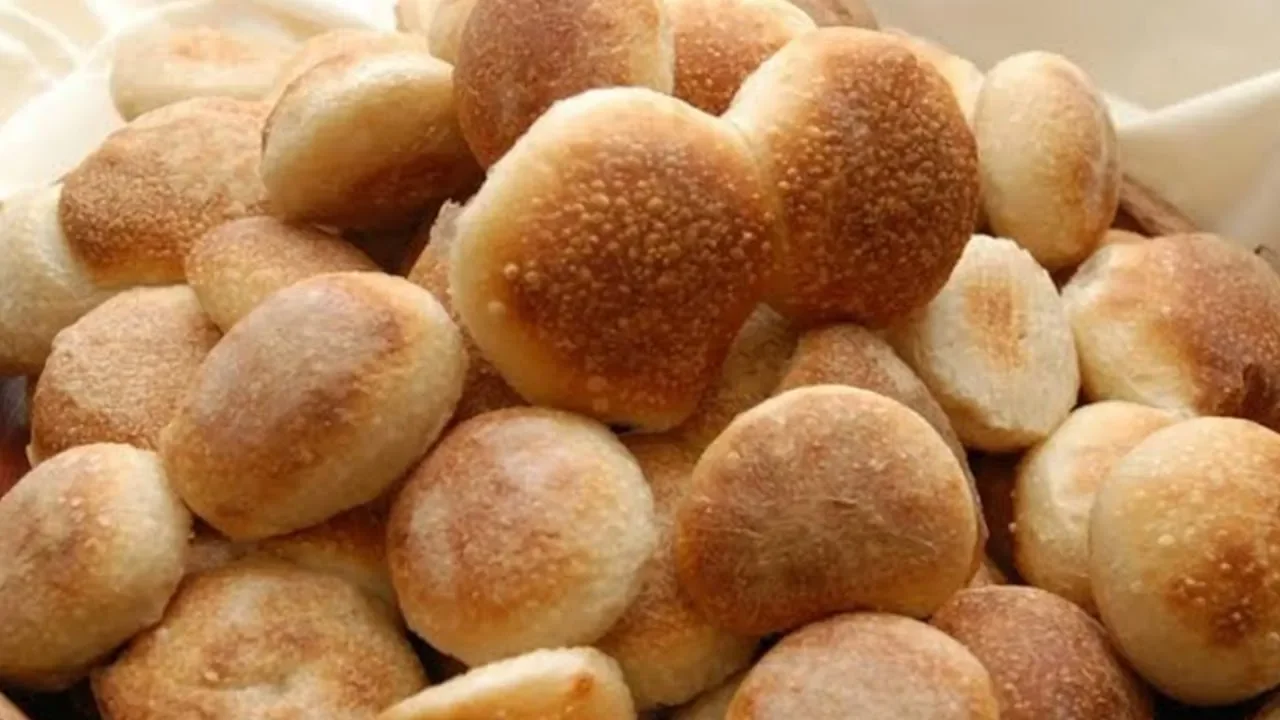 
          
          
          
            
            Selbstgemachtes Brot in 3 Minuten mit nur drei Zutaten und ohne Mehl
          
        . 