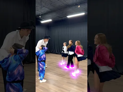 Шаффл Баттл 😎🔥 Girls 👧 vs Boys 🧒 WHO BEST ? 🤔 NEON MODE 😨