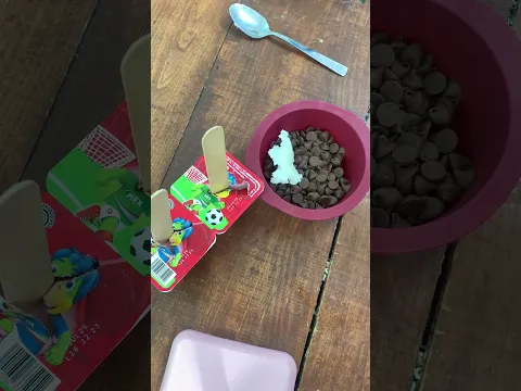Paleta de fresa huevona