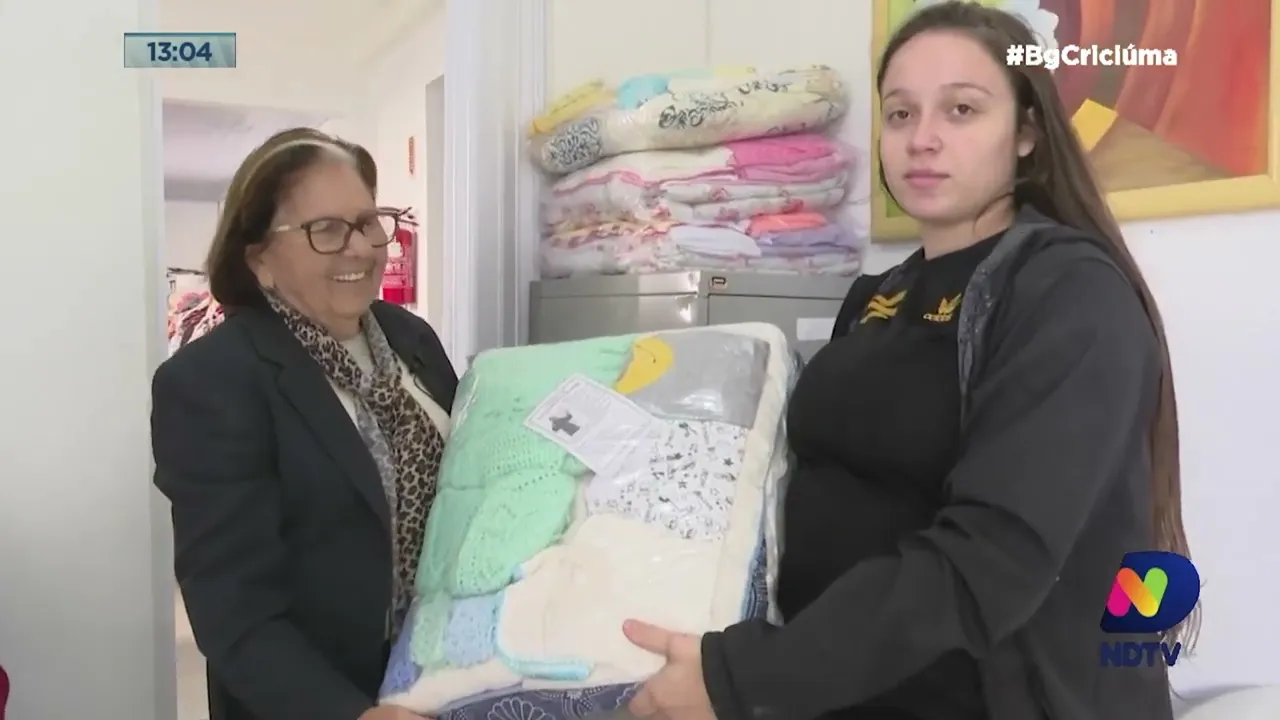 Voluntárias do Bercinho do Amor confeccionam enxovais que são doados para gestantes carentes
