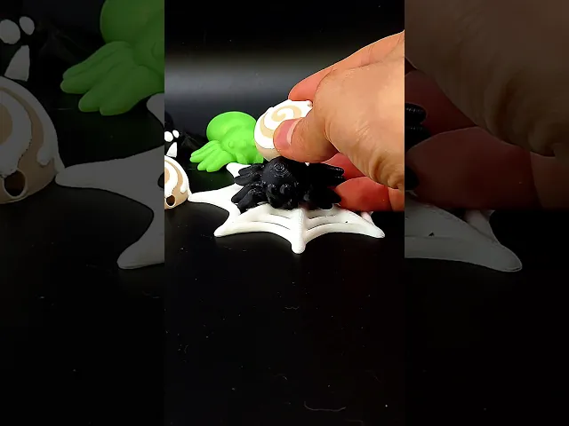 Little Cinnamon Rolls Spider / Articulated Fidget Toy video thumbnail