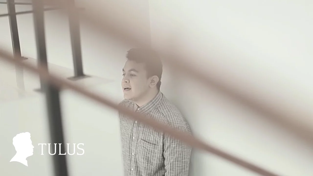 TULUS - Sewindu (Official Music Video) TULUS - Sewindu (Official Music Video)