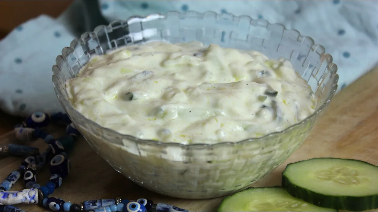 Knusprige Linsenbratlinge mit Tzatziki | Einfaches vegetarisches Rezept. 