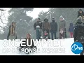 Download Lagu Gezinnen trotseren de sneeuw op de Sonse Bergen om te sleeën