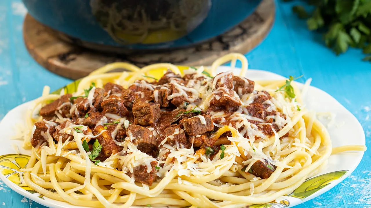 Pastitsada: Greek Comfort Food: Pasta & Beef Stew