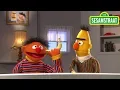 Download Lagu Banaan in je oor - Bert \u0026 Ernie - Sesamstraat