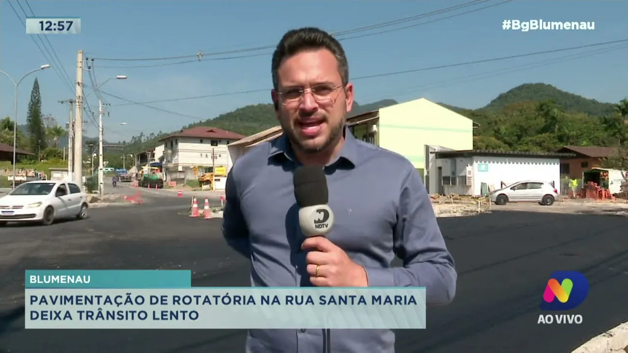 Blumenau: pavimentação da rotatória na rua Santa Maria deixa trânsito lento