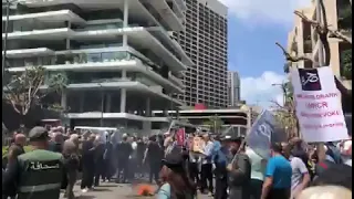 رمي مفرقعات على الأمن الذي يحرس منزل نجيب ميقاتي في مينا الحصن 