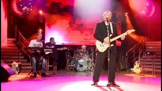 Лучше бы не включал эту песню Теперь пою сутки напролёт 