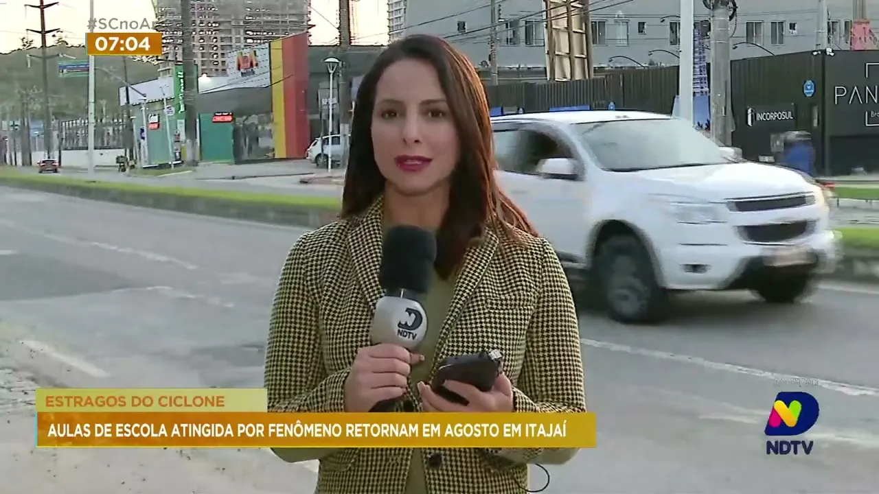 Em Itajaí, aulas de escola atingida por ciclone devem ser retomadas no mês que vem