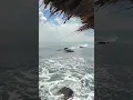 Download Lagu Menikmati indahnya pantai dengan ombaknya