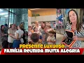 Virginia se alegra com a chegada da sua família/ Margareth é surpreendida com presente 