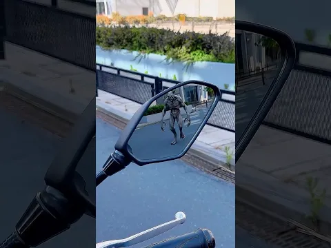 Gerçekten Arkadan Birisi mi Geliyor?